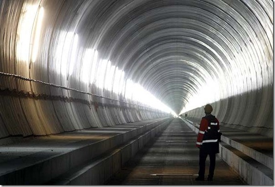 Worlds-Longest-Tunnel--12--600x400