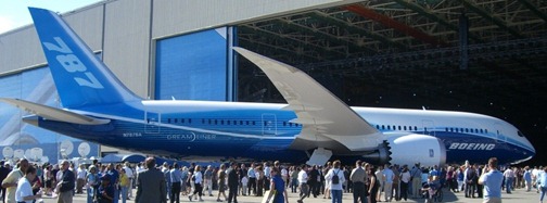 Boeing_787_Roll-out[1]