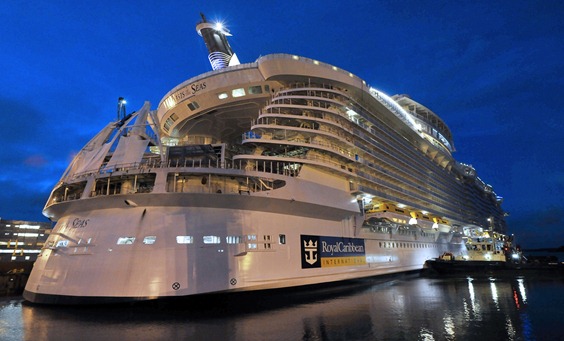 OasisOfTheSeas_evening