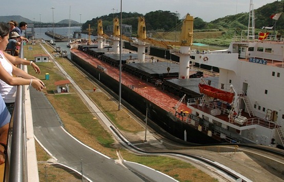 miraflores-locks-19.half