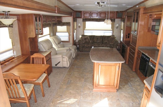D 2011 Drv Mobile Suites 43' DENVER Rear Lounge Quad 500 ft2-