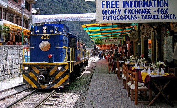 aguas-calientes-peru-machu-pichu