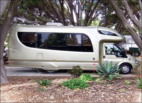 Melino_Motorhome_in_driveway