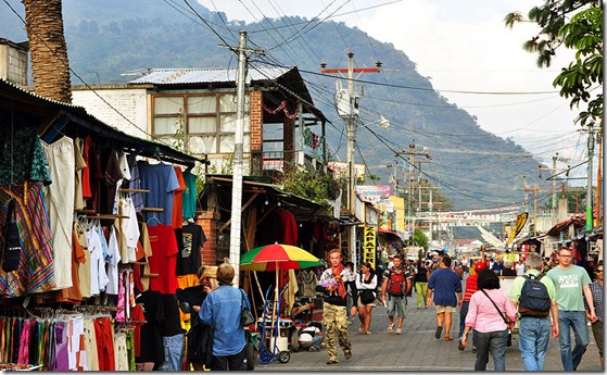 Panajachel_calle_santandar_guat