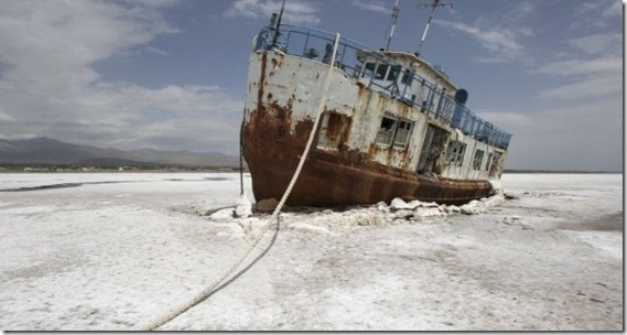 Oroumieh-Lake-turning-to-salt-2