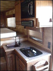 2011 Bloomer 3-Horse 12' LIVING QUARTER