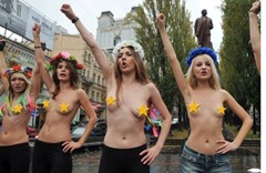 Femen topless