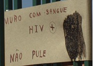 muro com sangue hiv não pule