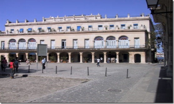 plaza de armas havana10