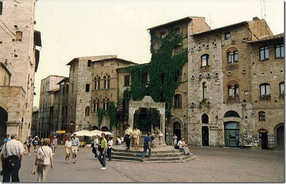 san gimignano piazza della cisterna