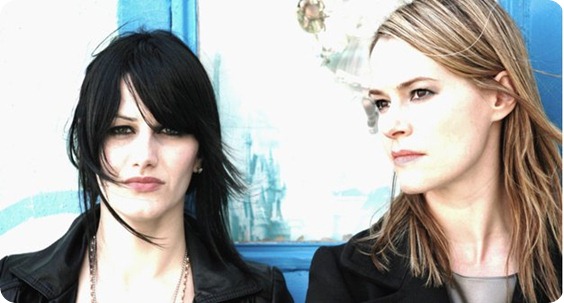 Leisha Hailey a la derecha