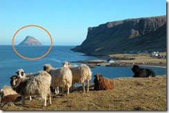 Hvalba (Suduroy) al fondo Litla Dimun
