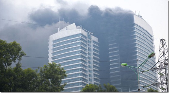 INCENDIO-TORRES-GEMELAS-HANOI-VIETNAM