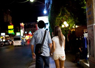 pareja farang-tailandesa