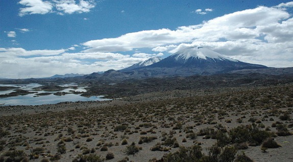 Volcan_Parinacota_ _CotaCotani_lakes