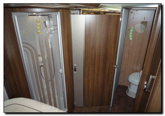 burstner-elegance-i-900-badrum dusch