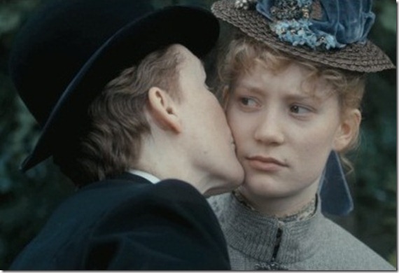 glenn-close-albert-nobbs-and-mia-wasikowska