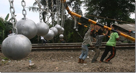 indonesia-train-roof-riders