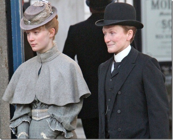 mia-wasikowska-glenn-close-albert-nobbs---