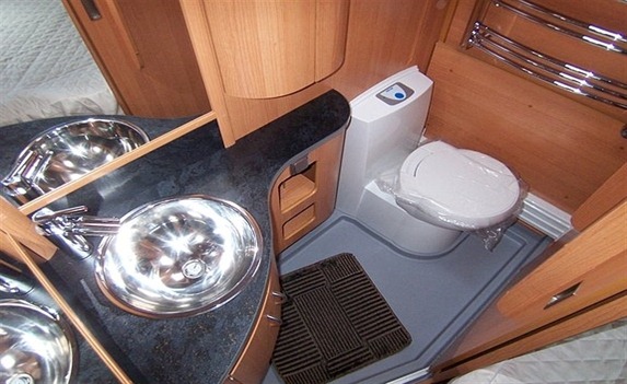 Cabby Caienna 650  F4)))-