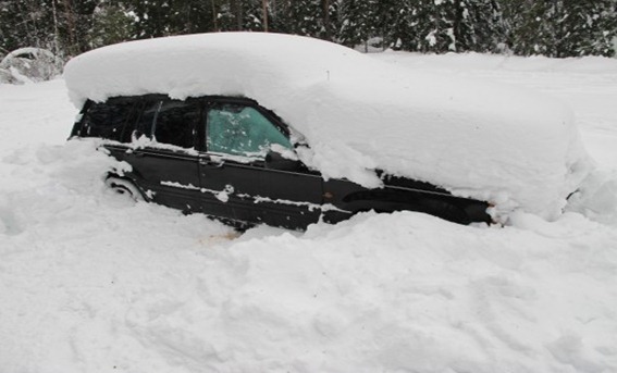INSNÖADE BIL