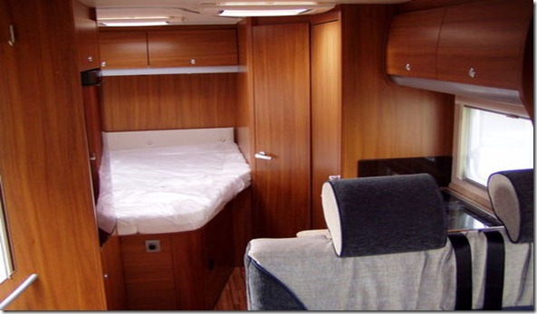 Knaus_Sky-Wave_650-MF-Modell-2011_(