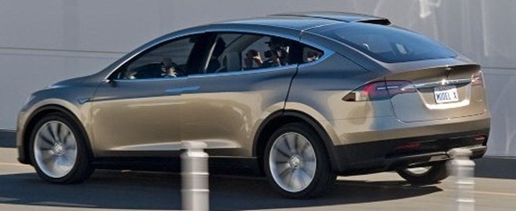 Tesla-Model-X-Rear-Three-Quarter-Moving