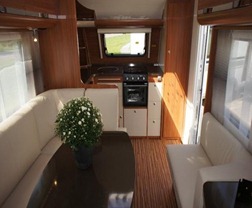 adria_adora_613ht_2012_skinn