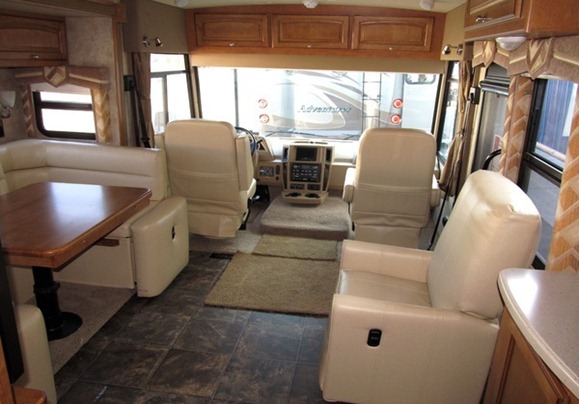 Winnebago Sightseer 30A-(