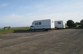 le vivier sur mer 15 km au sud de Cancale. Aire de service en bord de mer.