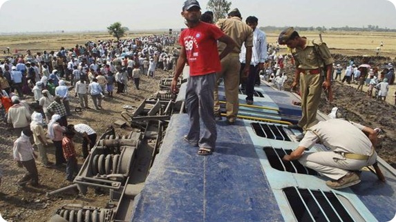 tren descarrilado india