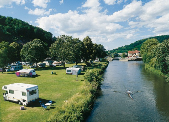 Campingplatz-Im-Fluss-C-Andrea-Wuestenhagen