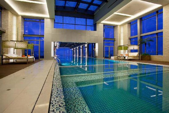 Holiday-Inn-Shanghai-Pudong-Kangqiao-Swimming-Pool-2