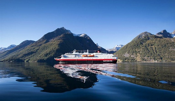 Hurtigruten Hjørundfjorden