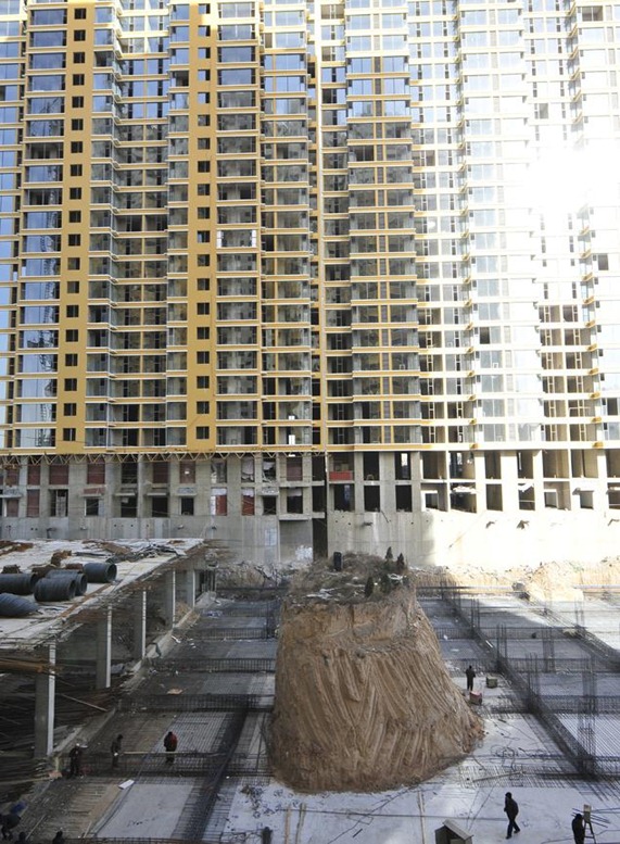Skyscraper built around tomb in Taiyuan, China-