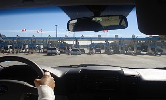 canada-boarder1