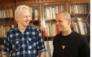 j assange y residente