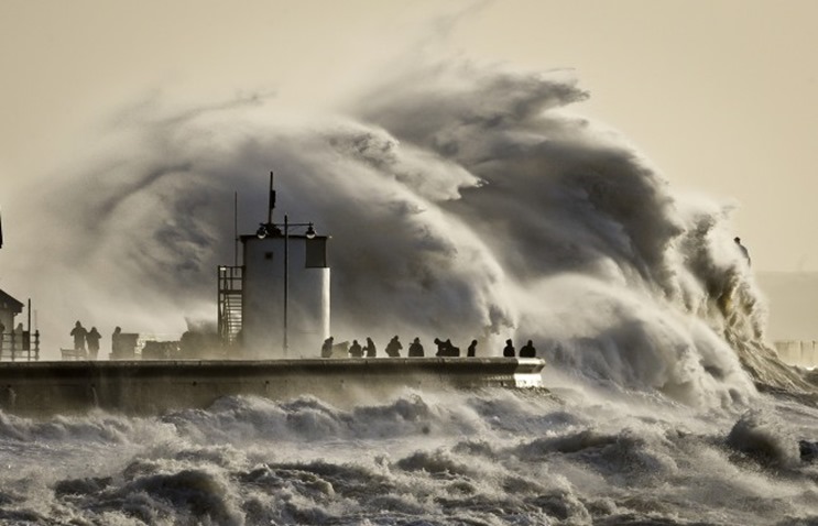 Olas gigantescas en Porthcawl Harbour