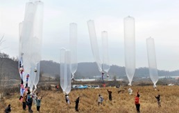 skorea-nkorea-military-leaflets