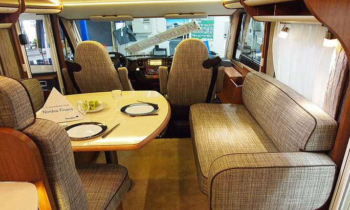EURA_MOBIL_Integra_Line_LS_850_QB_2014_)))
