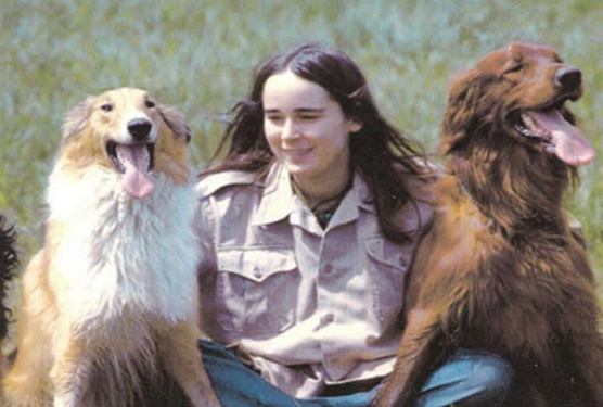 Sandra_Lertzman (Sandy) y 2 de sus perros (ya fallecidos) Ruben y Elsa, fotografiada en su juventud.