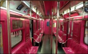 vagão rosa do metrô