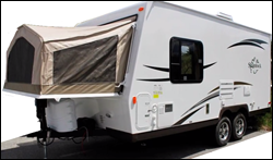 2014_Flagstaff_Shamrock_19_Hybrid_travel_trailer.--