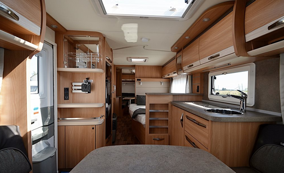 KNAUSSudwind750UFKSilver_Selectionhabitaculo