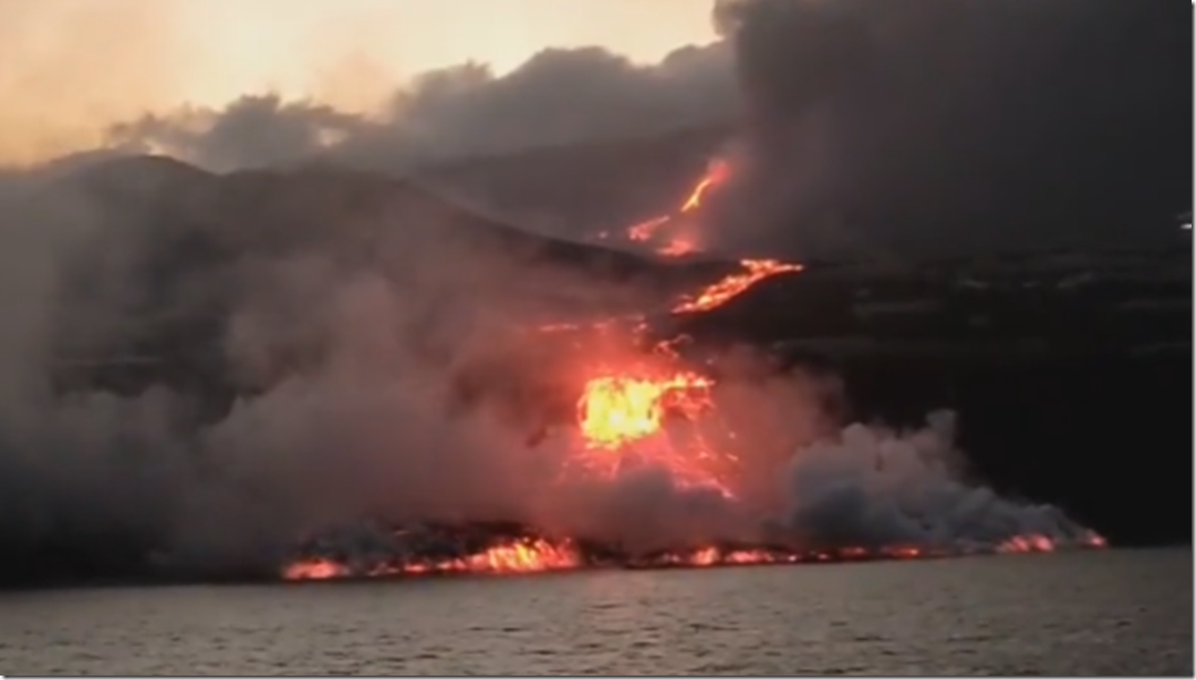 LA PALMA lava llega al mar LA PALMA lava llega al mar